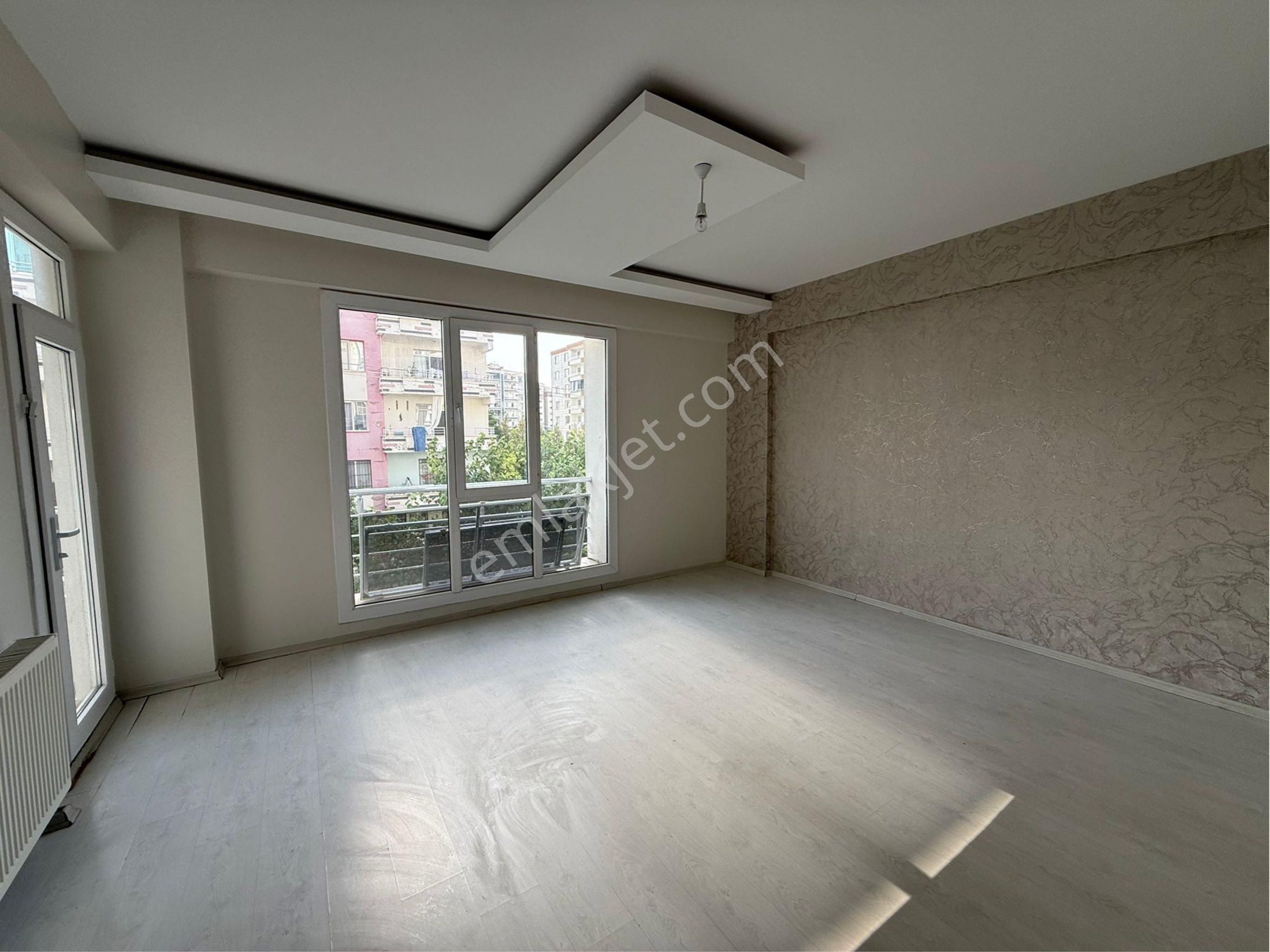 Rotadan Eski Siverek Caddesinde Satılık 3+1 Daire