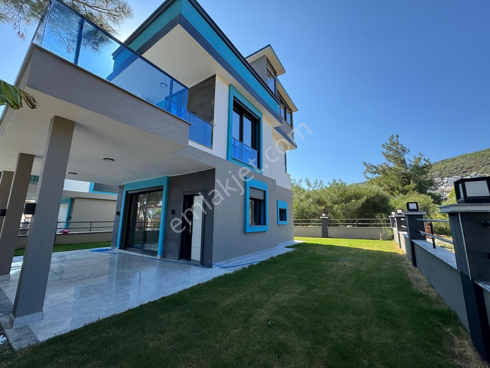 Yörükoğlu Emlaktan 200 Metre İçinde Tek Müstakil Villa