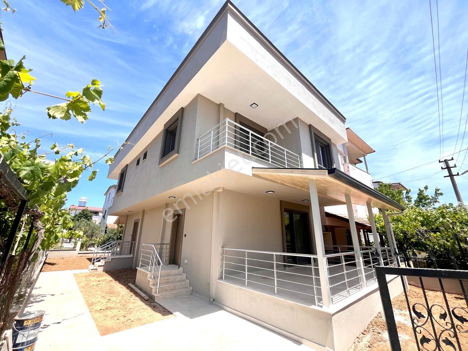 Yörükoğlu Emlaktan Sahile 500 Metre Geniş Bahçeli 2+1 Villa - Görsel 12