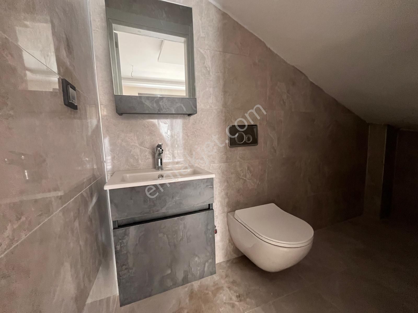 Yörükoğlu Emlaktan Sahile 500 Metre Geniş Bahçeli 2+1 Villa - Görsel 9