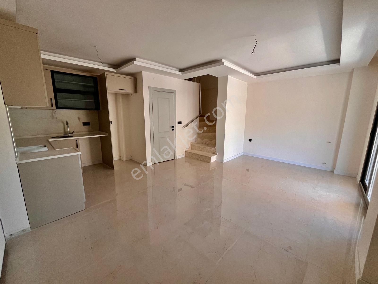 Yörükoğlu Emlaktan Sahile 500 Metre Geniş Bahçeli 2+1 Villa - Görsel 5