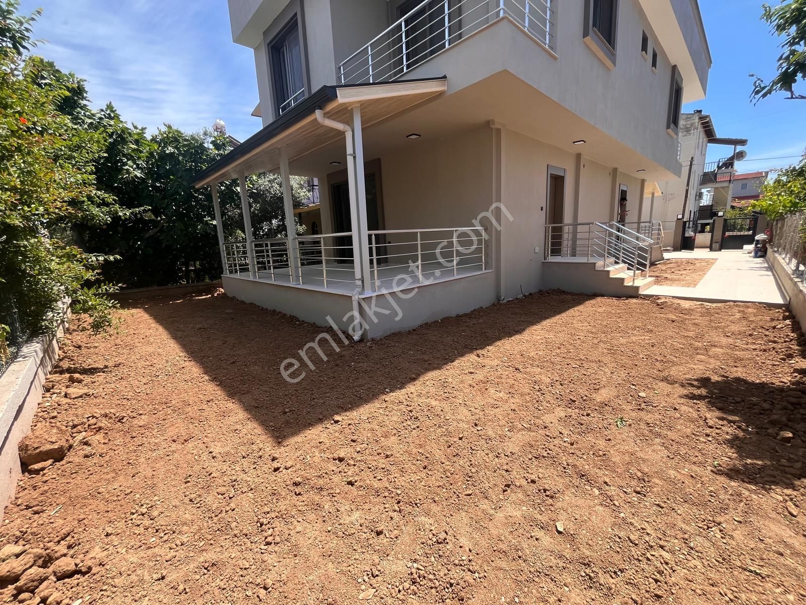 Yörükoğlu Emlaktan Sahile 500 Metre Geniş Bahçeli 2+1 Villa - Görsel 26