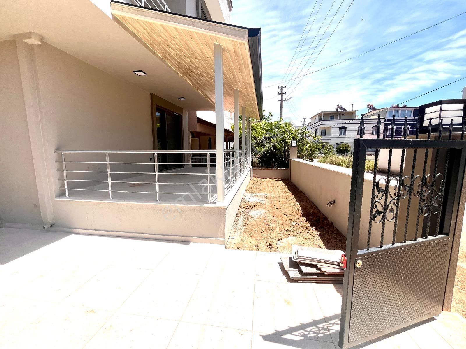 Yörükoğlu Emlaktan Sahile 500 Metre Geniş Bahçeli 2+1 Villa - Görsel 3