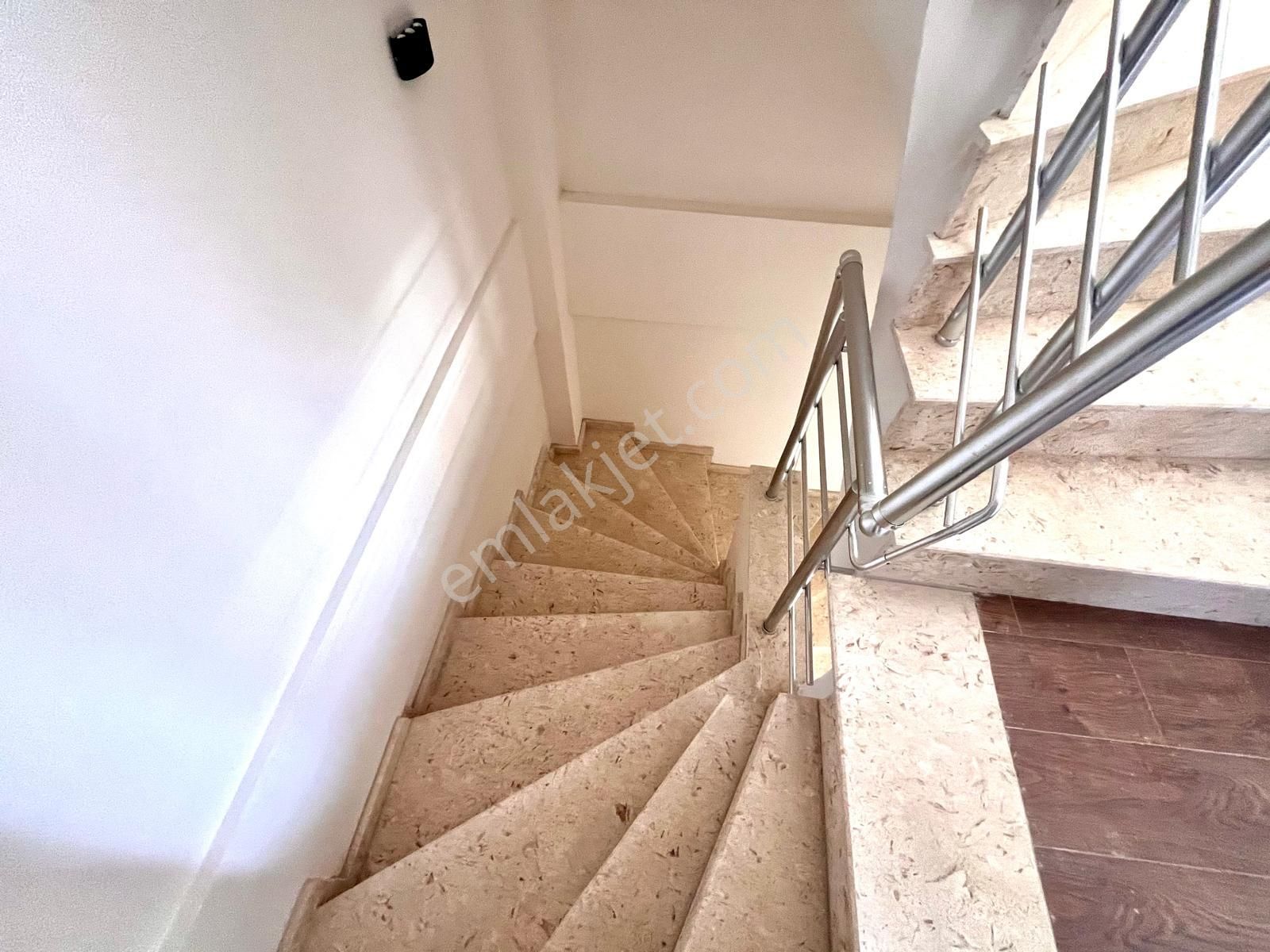 Yörükoğlu Emlaktan Sahile 500 Metre Geniş Bahçeli 2+1 Villa - Görsel 21