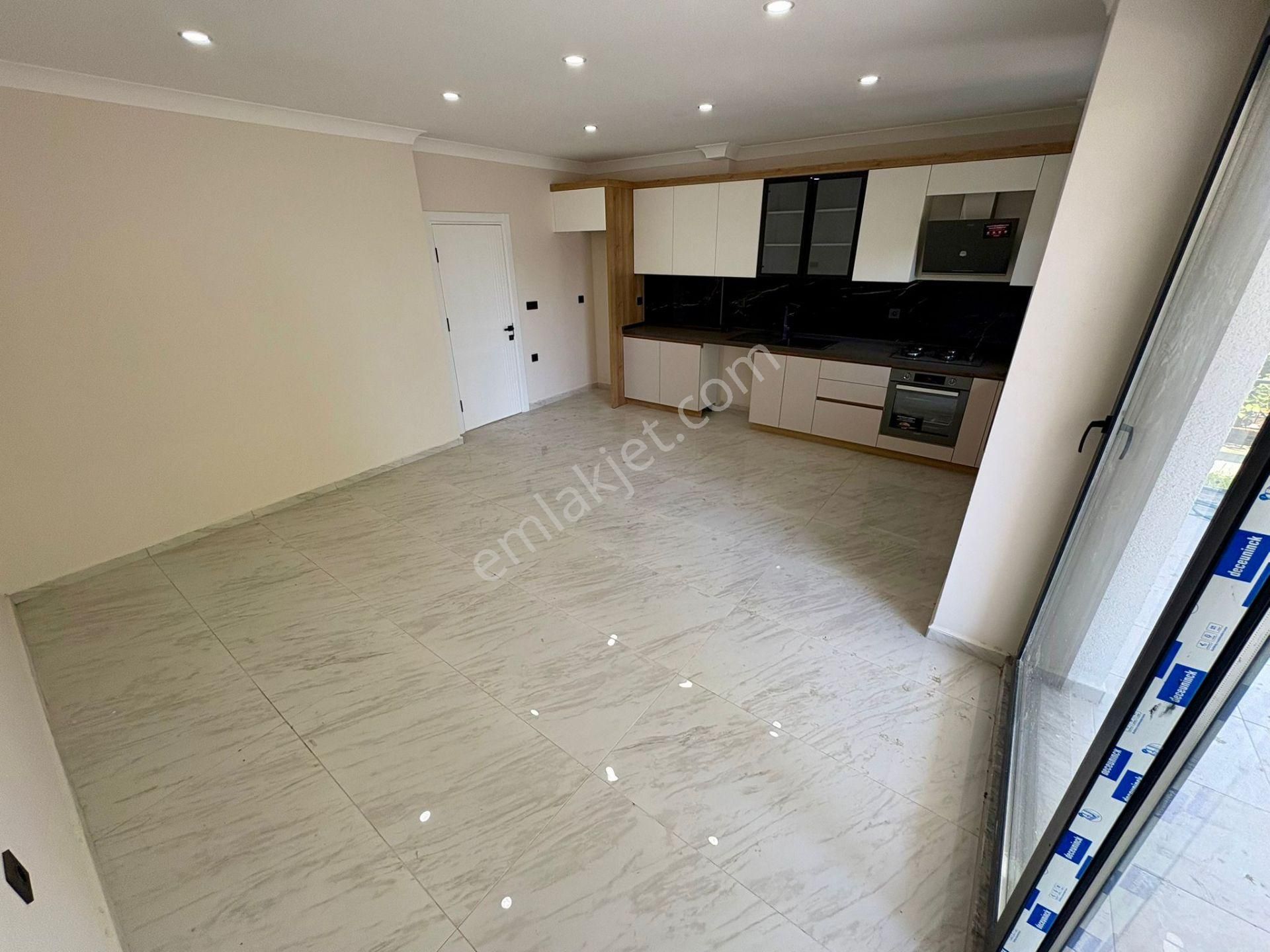 Sezgin Emlaktan Denize 200m, Sıfır, Bahçeli, 3+1 Lüks Triplex Villa - Görsel 6