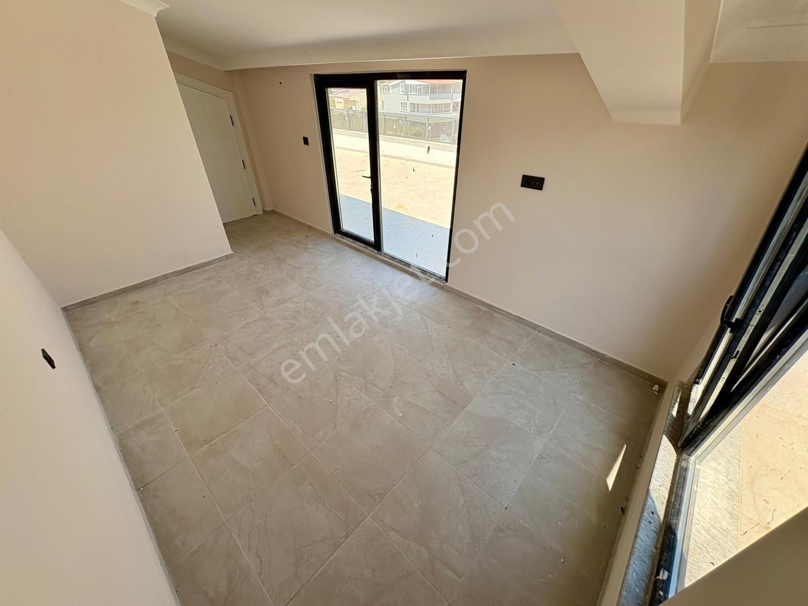 Sezgin Emlaktan Denize 200m, Sıfır, Bahçeli, 3+1 Lüks Triplex Villa - Görsel 12