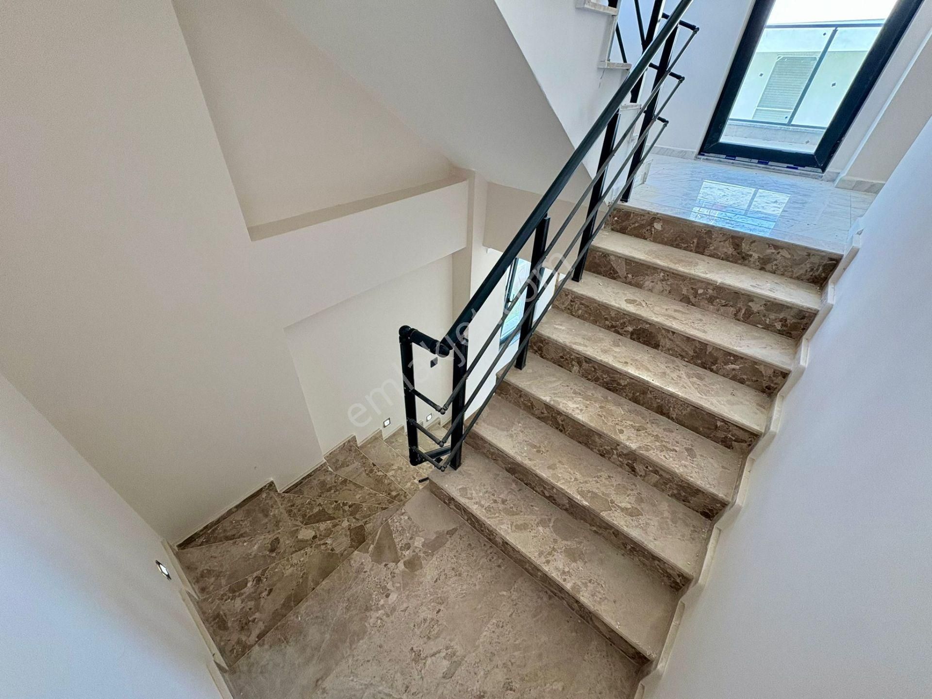 Sezgin Emlaktan Denize 200m, Sıfır, Bahçeli, 3+1 Lüks Triplex Villa - Görsel 28