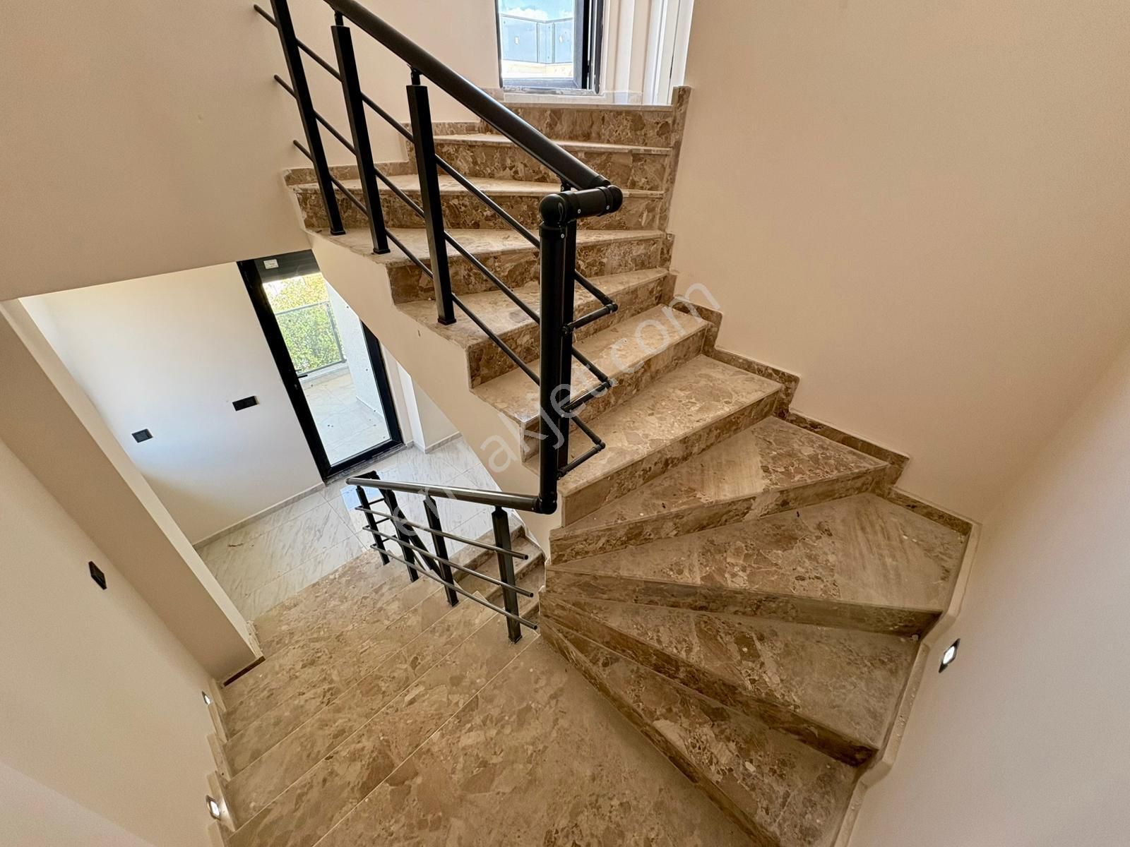 Sezgin Emlaktan Denize 200m, Sıfır, Bahçeli, 3+1 Lüks Triplex Villa - Görsel 25