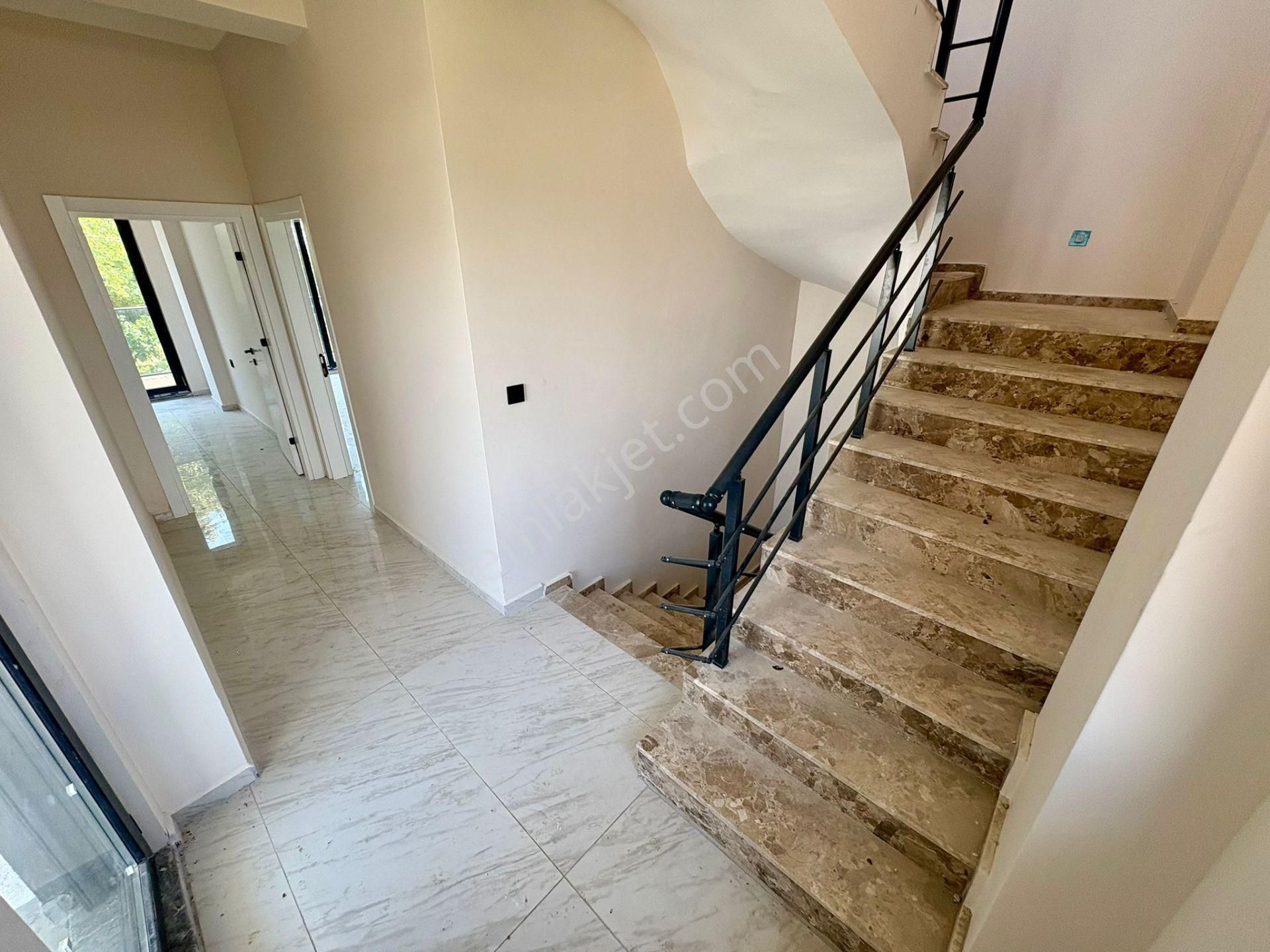 Sezgin Emlaktan Denize 200m, Sıfır, Bahçeli, 3+1 Lüks Triplex Villa - Görsel 27