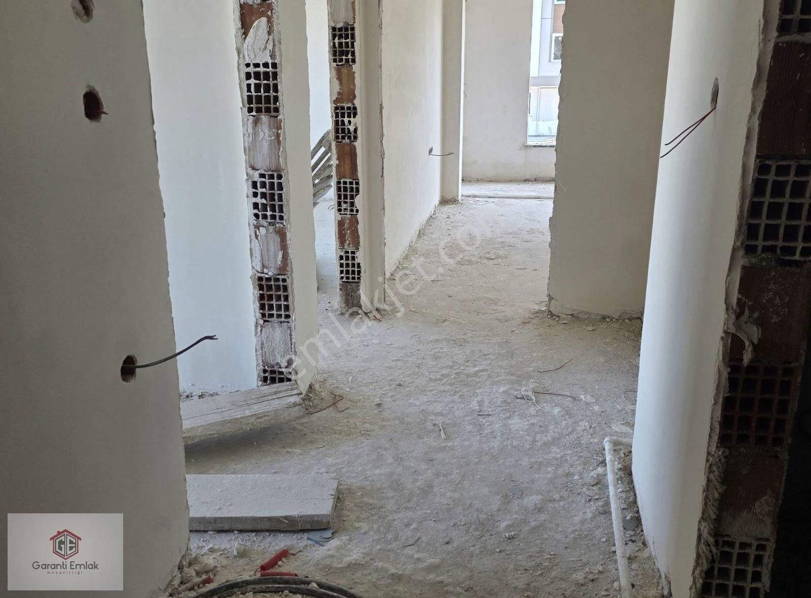 Diş Fakultesi Karşısında 85m2 1. Kat Havuzlu 2+1 Satılık Daire