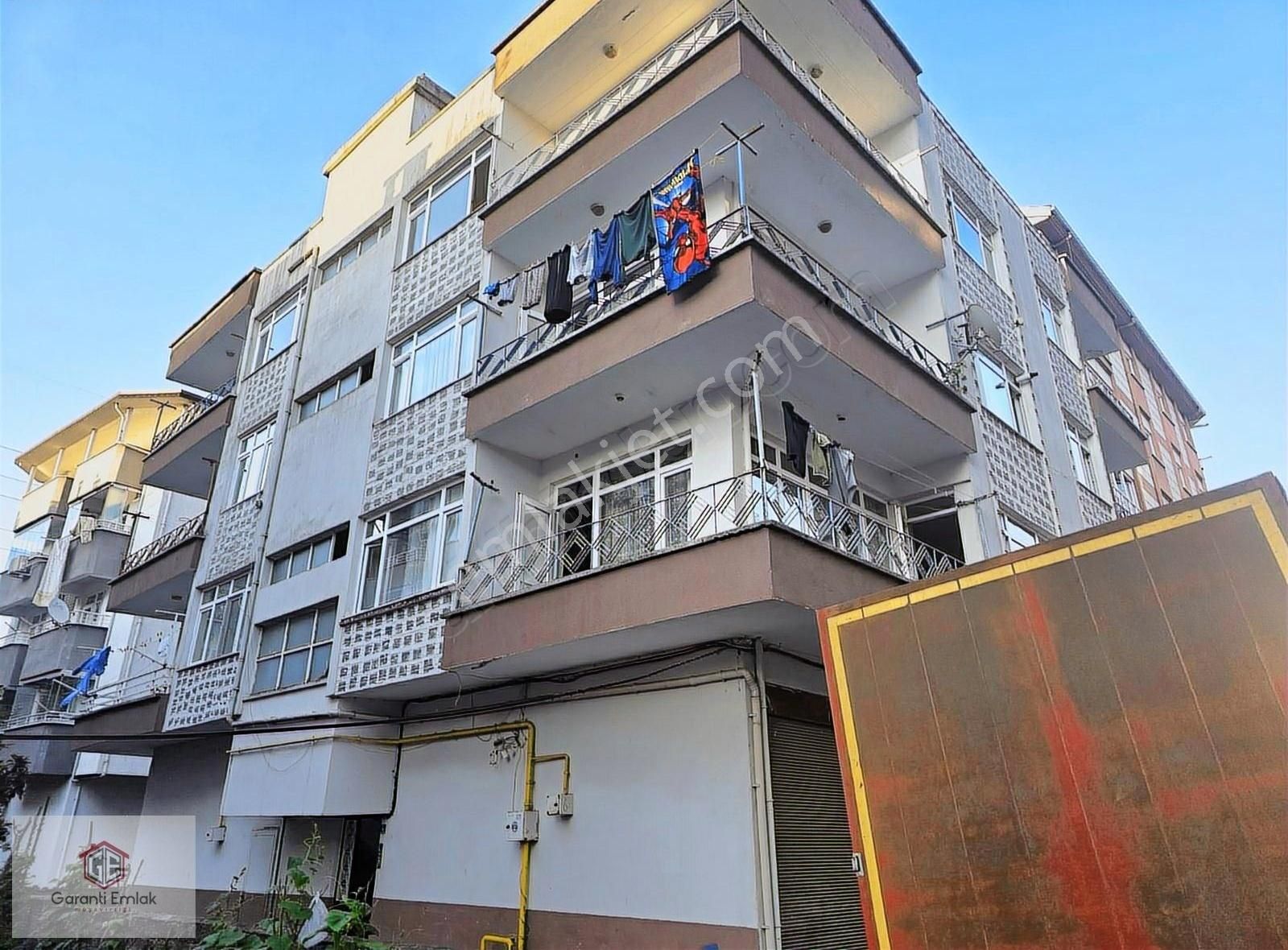 Karşıyakada Devlet Kurumlarına Yakın 120 M2 2.kat Daire Satılık