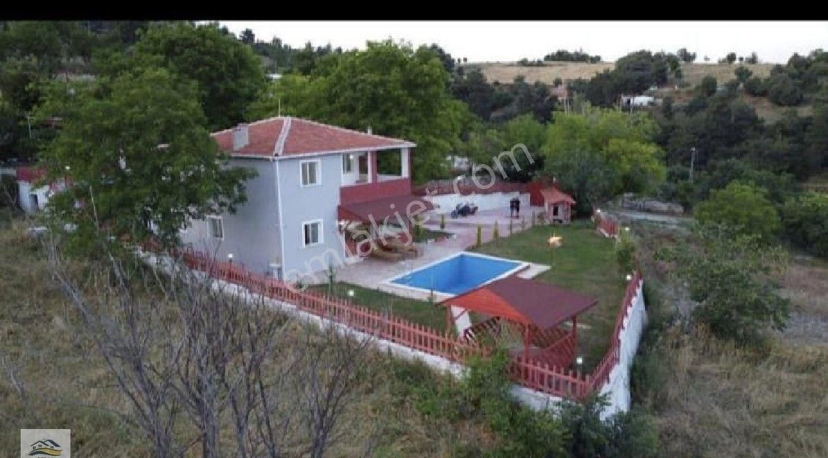 Denizli Buldan Bursa Mahallesinde 1 Dönüm İçinde 2 Katlı Havuzlu Bahçeli Bina