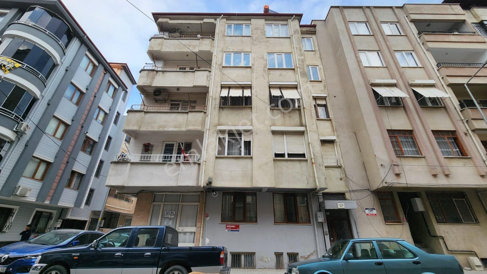Balıkesir Edremit Cumhuriyet Mahallesi 3+1 Ara Kat Satılık Daire