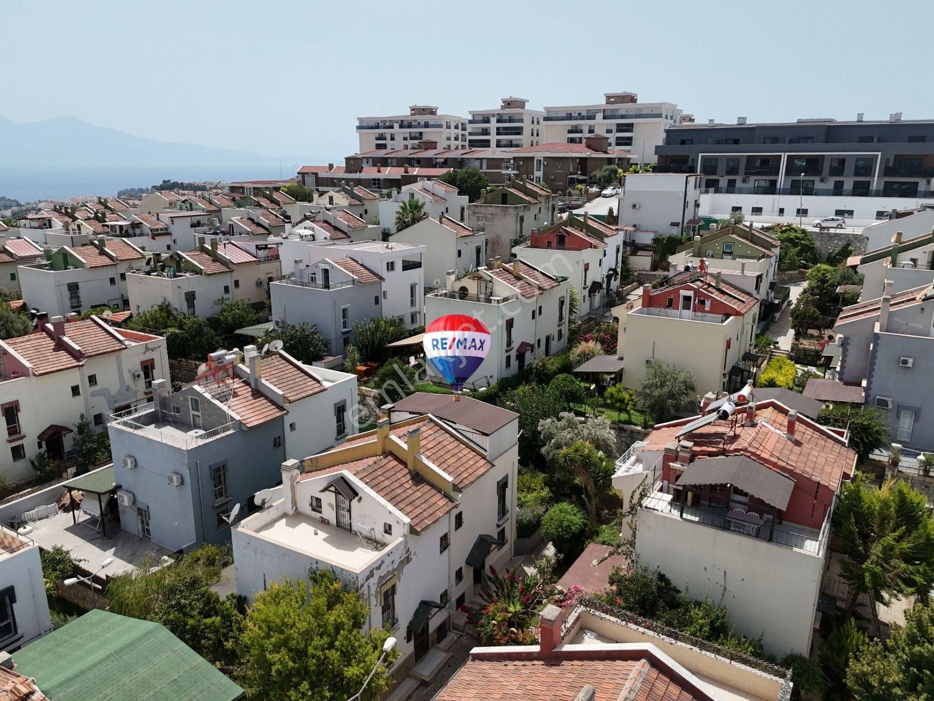 Kuşadası İlk Özge Sitesinde Satılık Bahçeli 3+1 Villa
