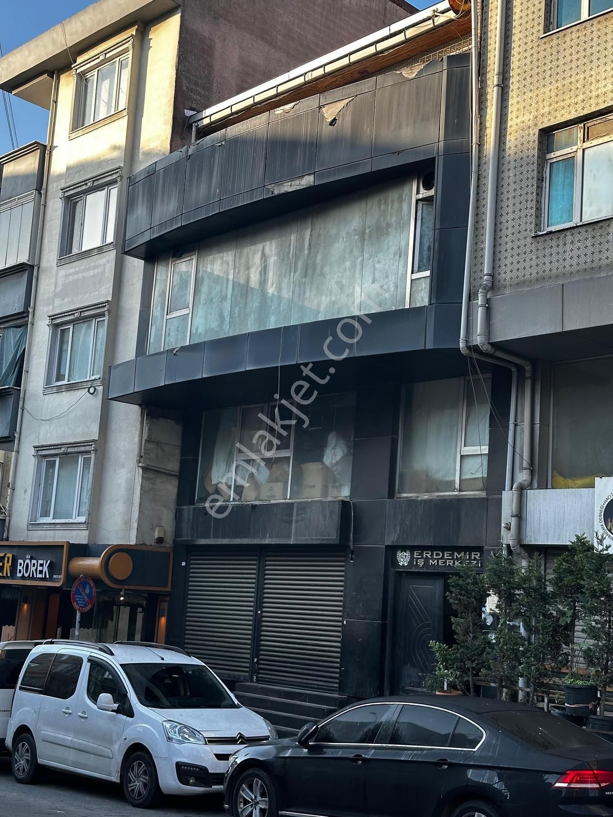Sultangazide Ordu Cad. Üzerinde Satılık Komple Bina