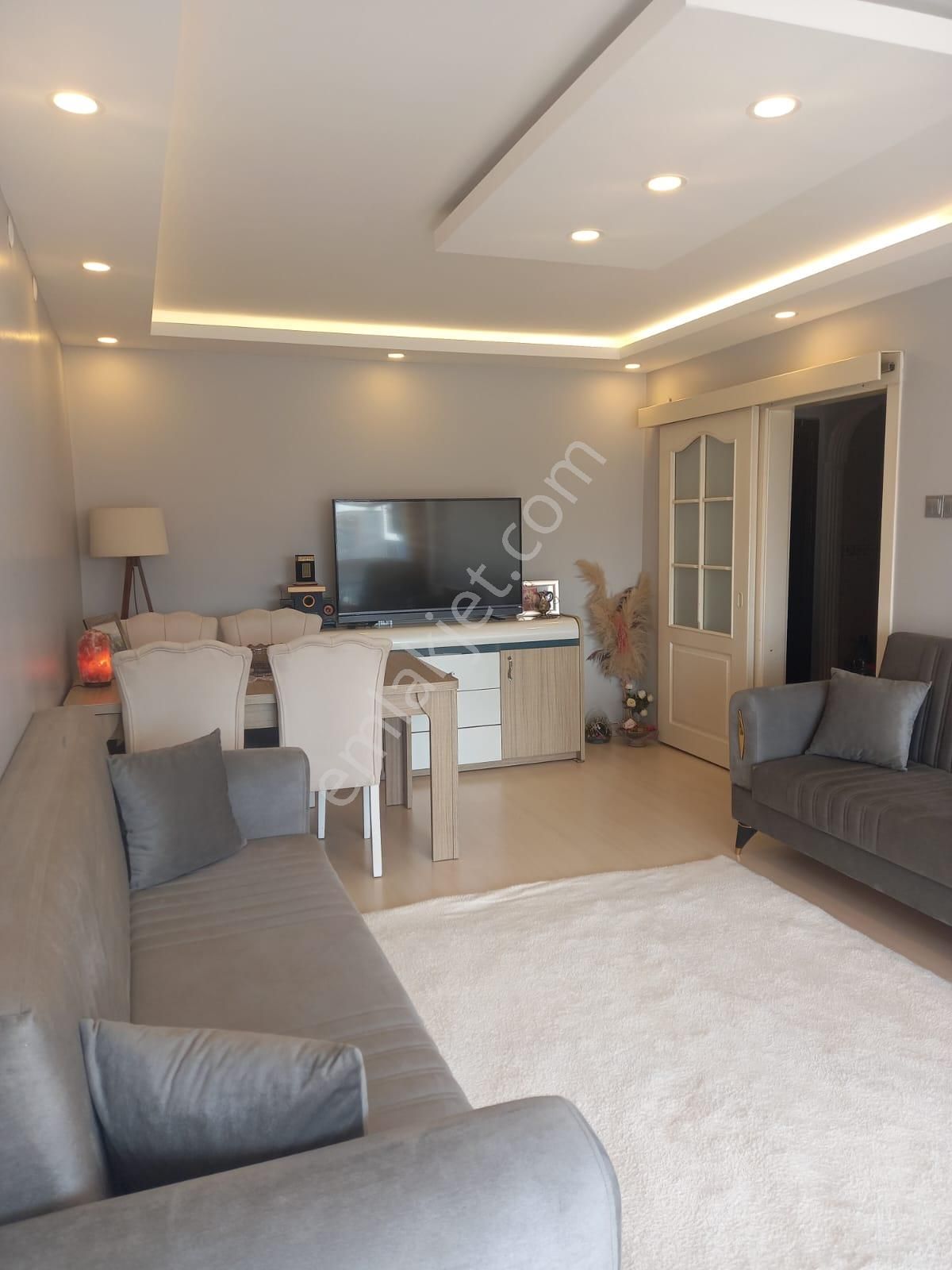 İstasyon Caddesinde Mükemmel Konumda Kiralık 2+1 Daire