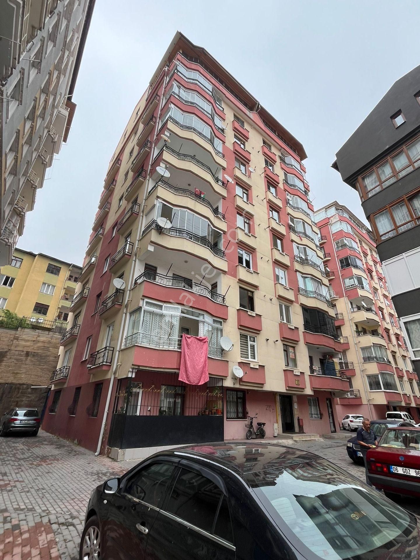Çarşı Merkezde Ara Katta 3+1 Satılık Daire**burcu Emlaktan**