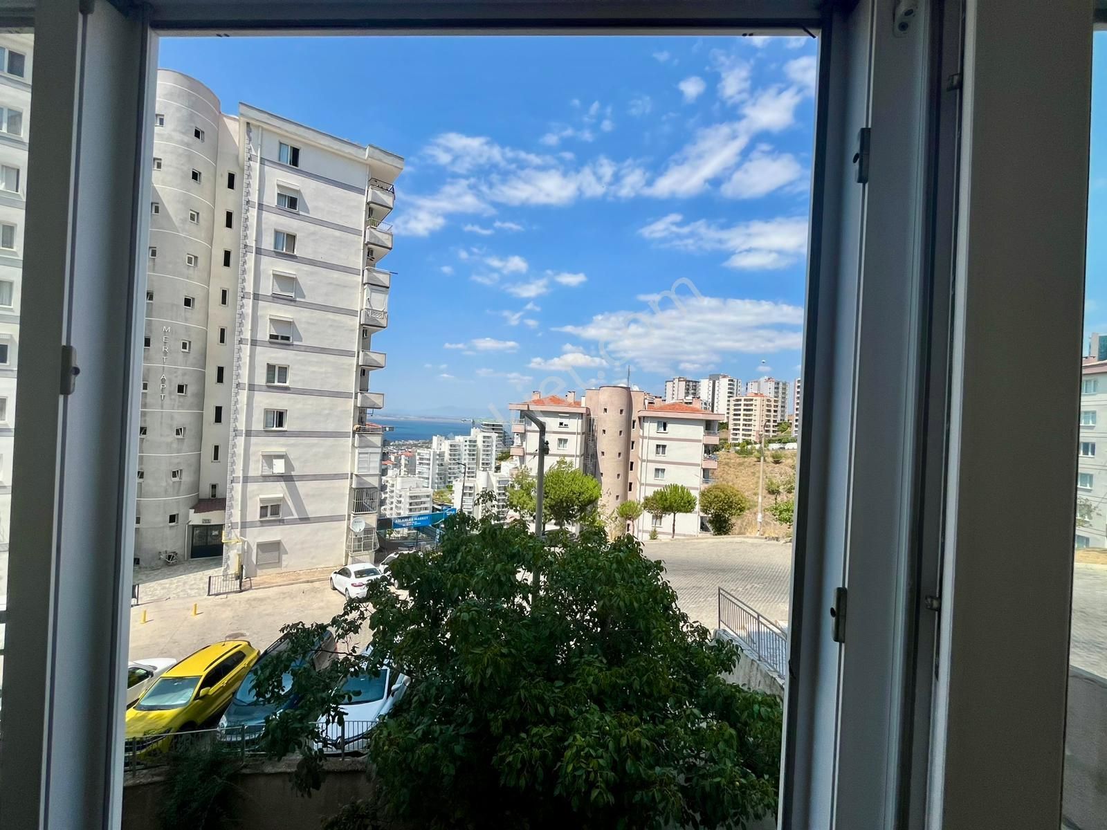 Narlıdere Narbel'de Deniz Manzaralı Masrafsız , Geniş 2+1 Daire