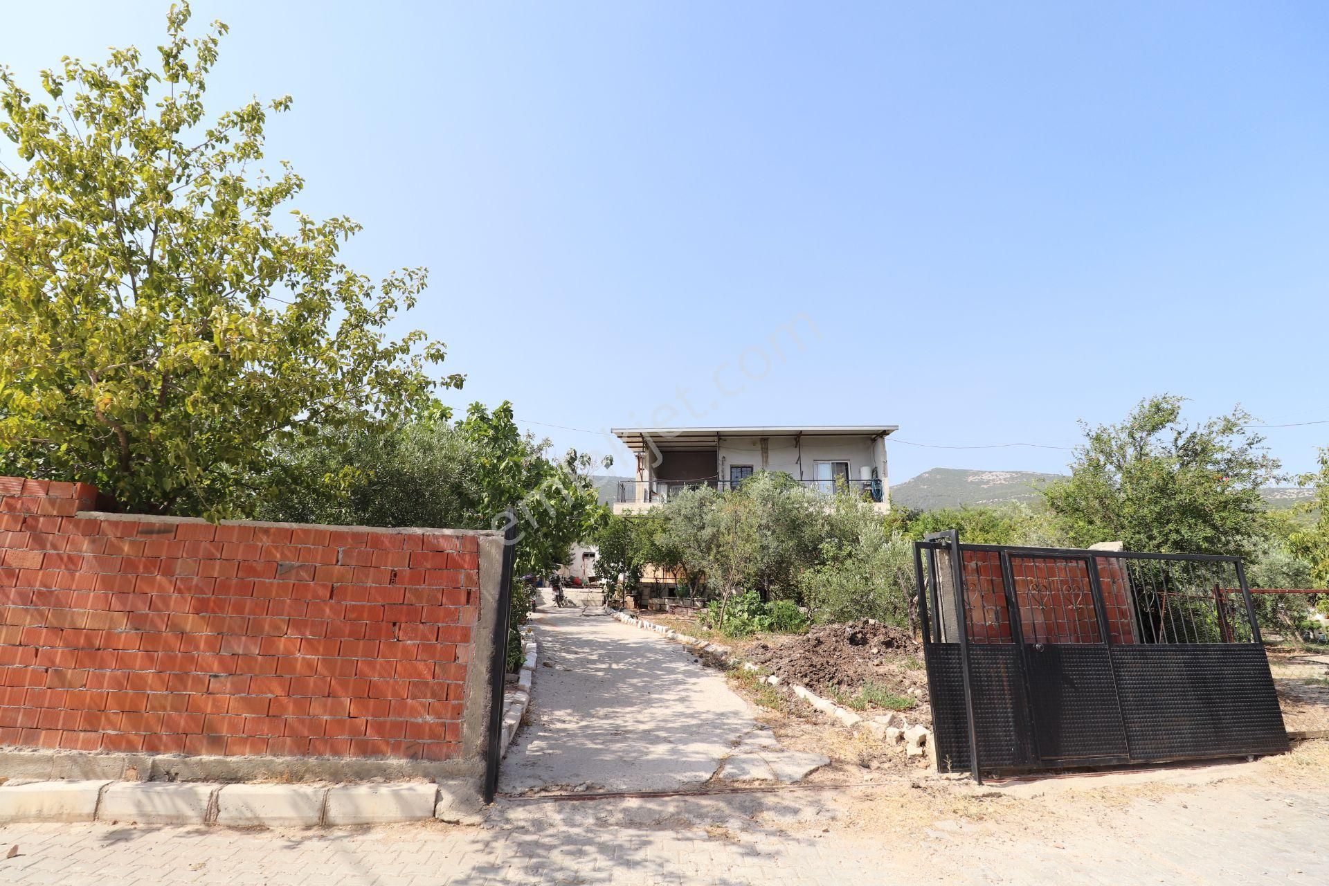 Kemalpaşa Akalan Satılık 2 Katlı 650 M2 Bahçeli Ev Doğalgazlı