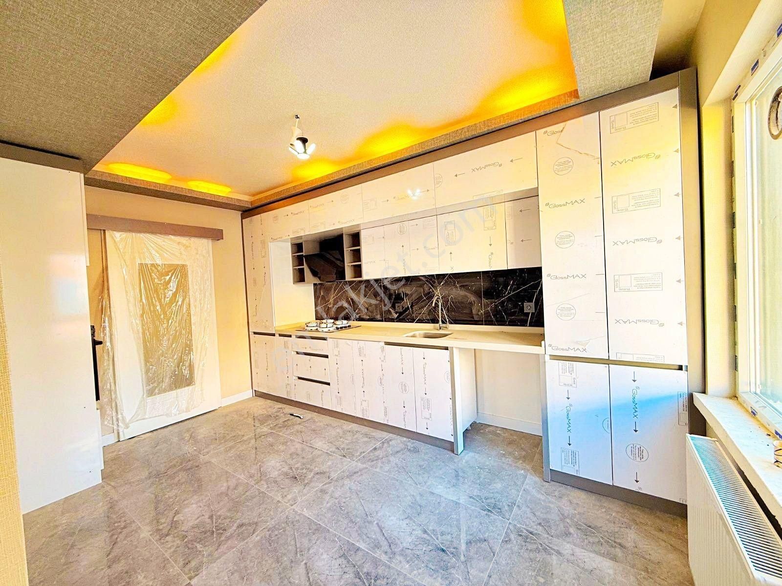 *emsalsiz İşcilik Geniş Oturum %80 Kredi İmkanı Sıfır 3+1 Daire*