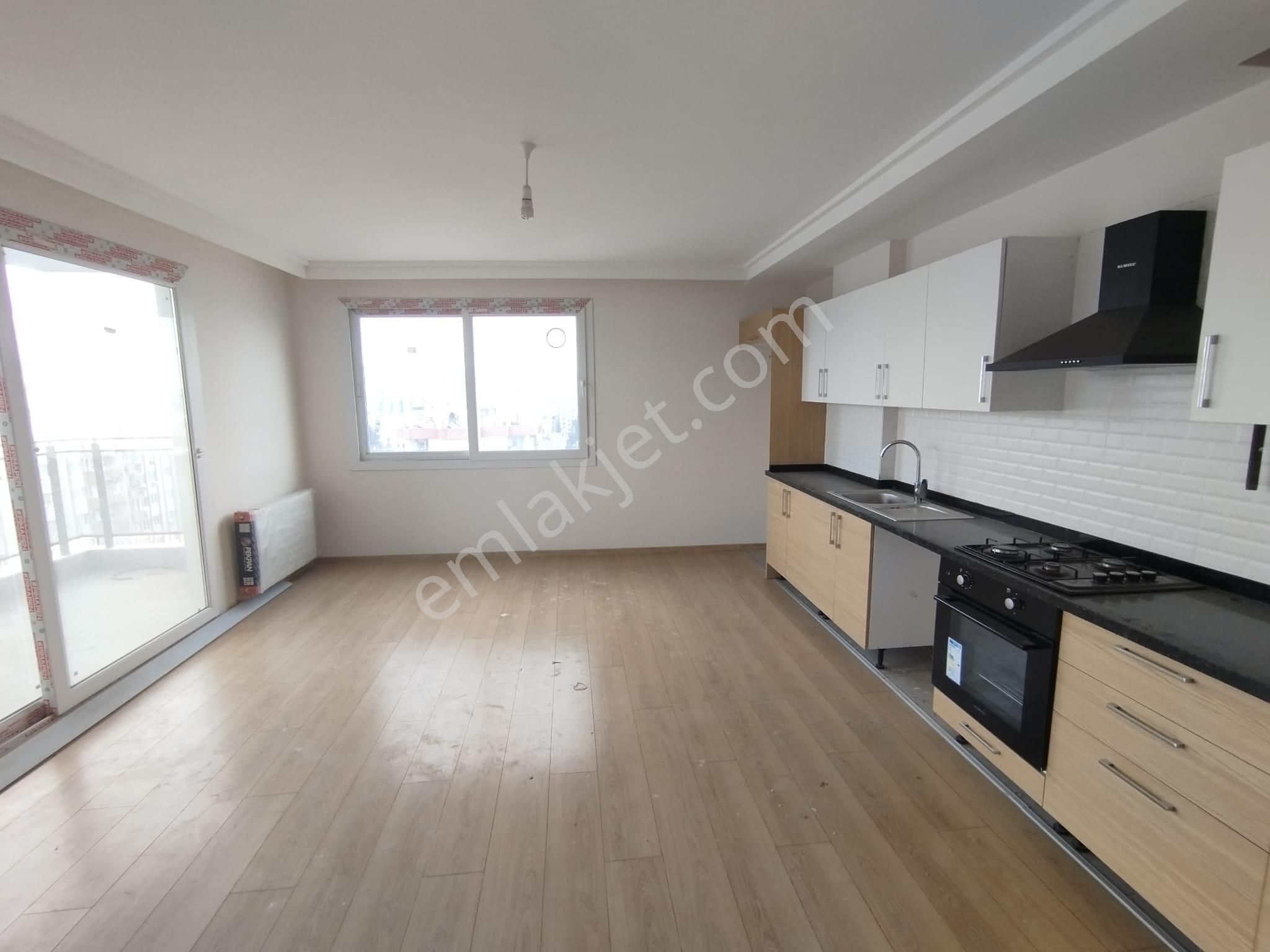 Barışmanço Bulvarında Yeni Binada 2+1 Cepheleri Full Açık Lüks Daire