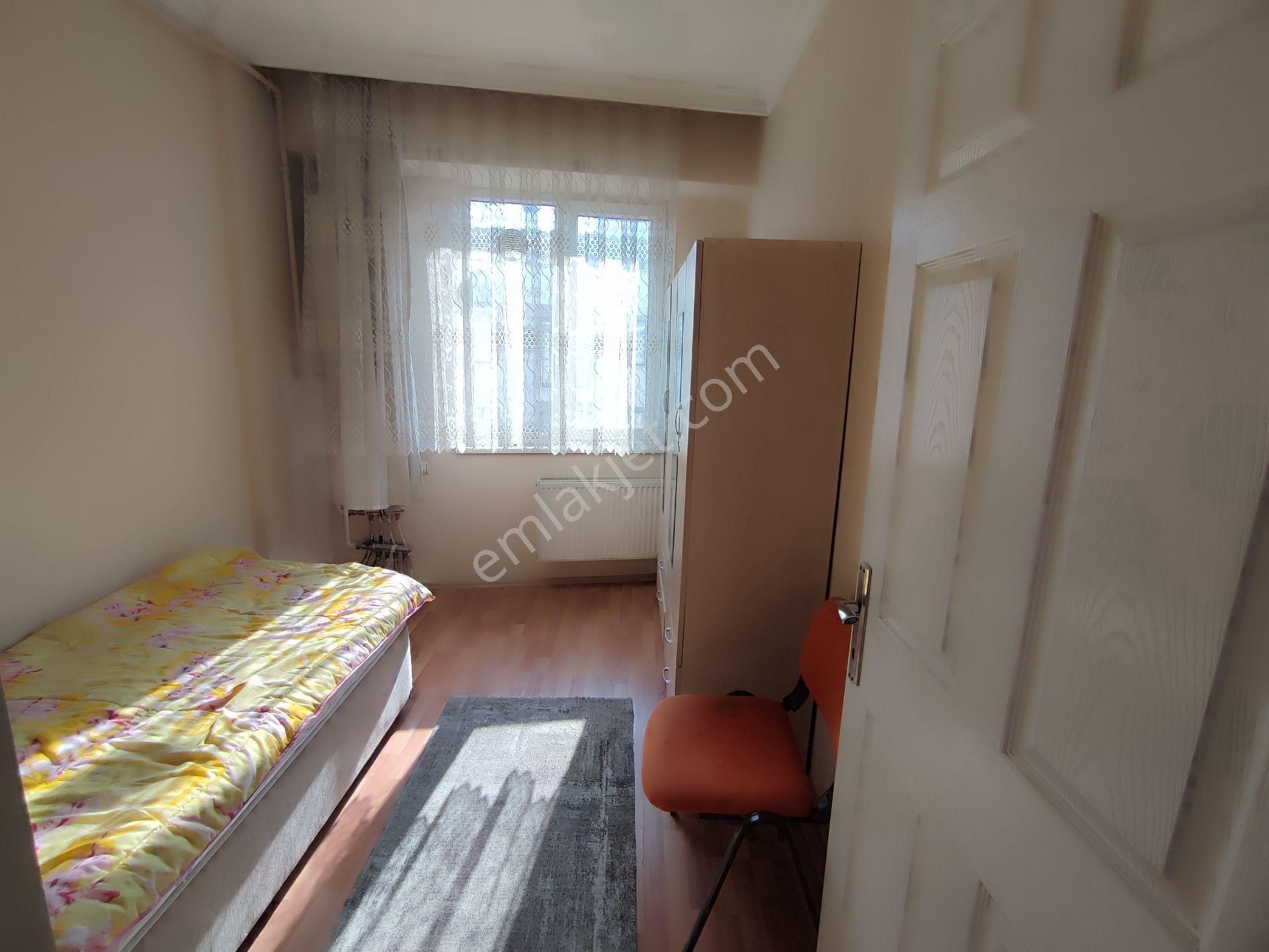 Anadolu Ü. İçem Kapısı Karşısı, Eşyalı, Kiralık 1+1 Daire