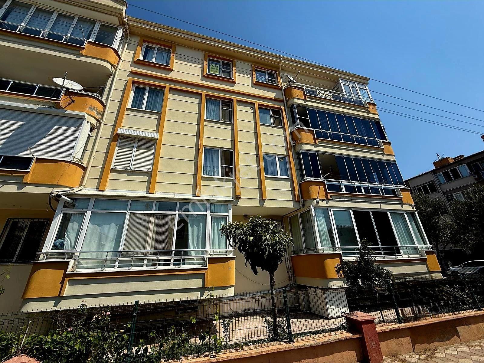 Akçay Özgüven Emlak'tan Eşyalarıyla Beraber Satılık 2+1 Fırsat Daire