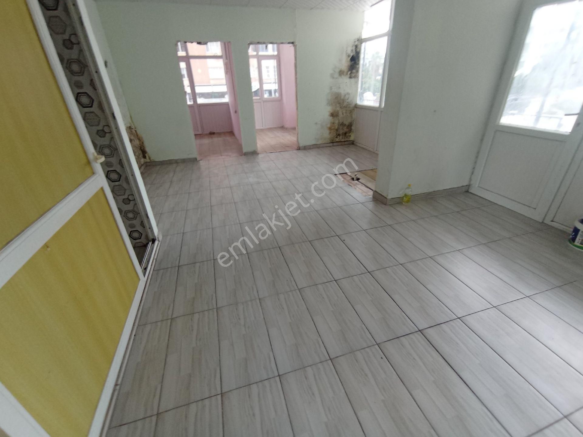İşyeri Konut 2+1 70 M2 Zemin ,25 Bodrum Köşe Başında 3 Cepheli