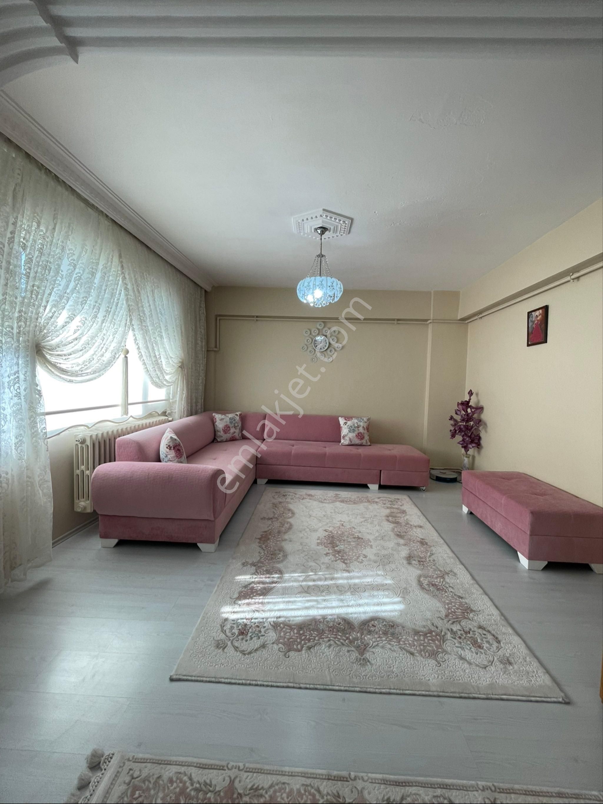 Altıparmakda 5+1 Satılık Daire