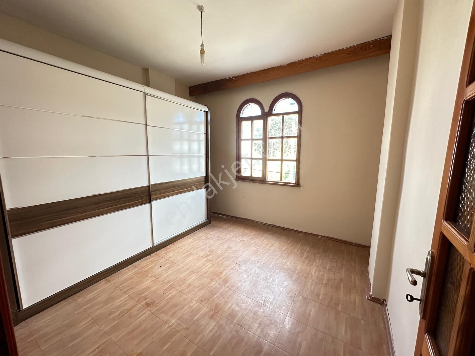 Büyükçekmece Celaliye Mahallesinde Deniz Manzaralı Geniş Teraslı Müstakil Satılık Ev - Görsel 8