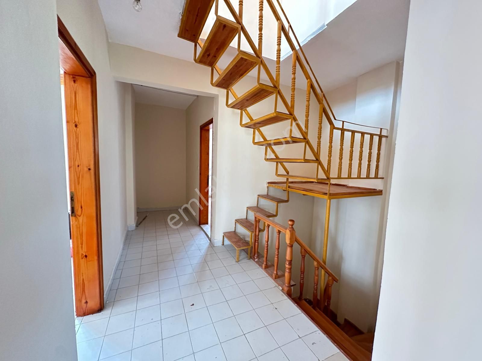 Büyükçekmece Celaliye Mahallesinde Deniz Manzaralı Geniş Teraslı Müstakil Satılık Ev - Görsel 7