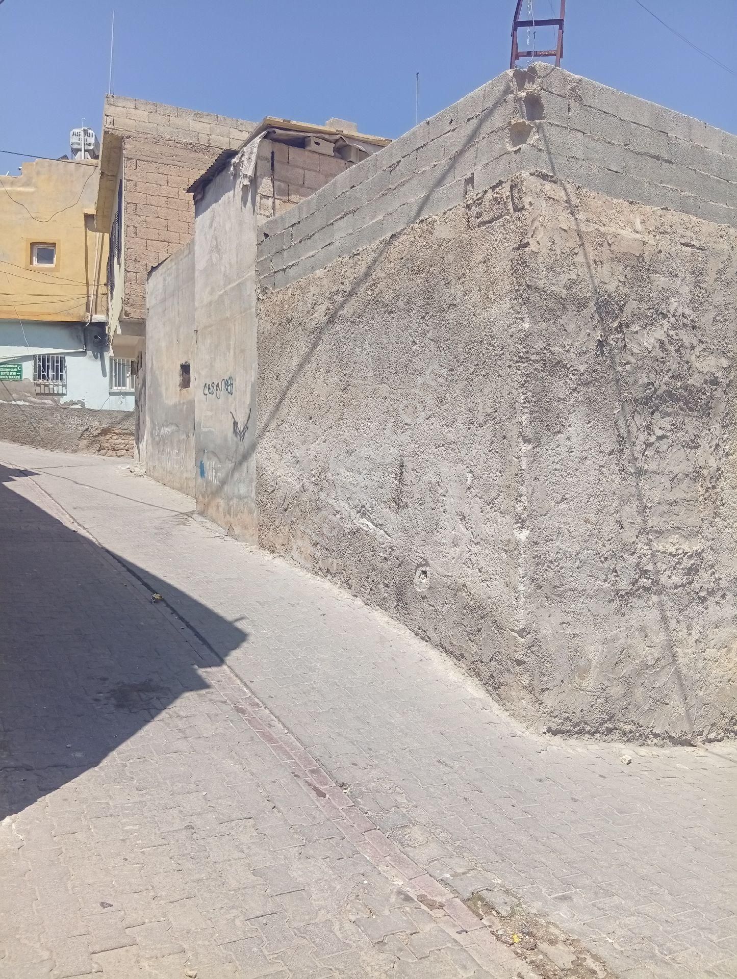 Eyyübiye Zabıta Karakolu Yukarsında Yola Yakın Köşe Başı Müstakil Ev Tapulu 126 M