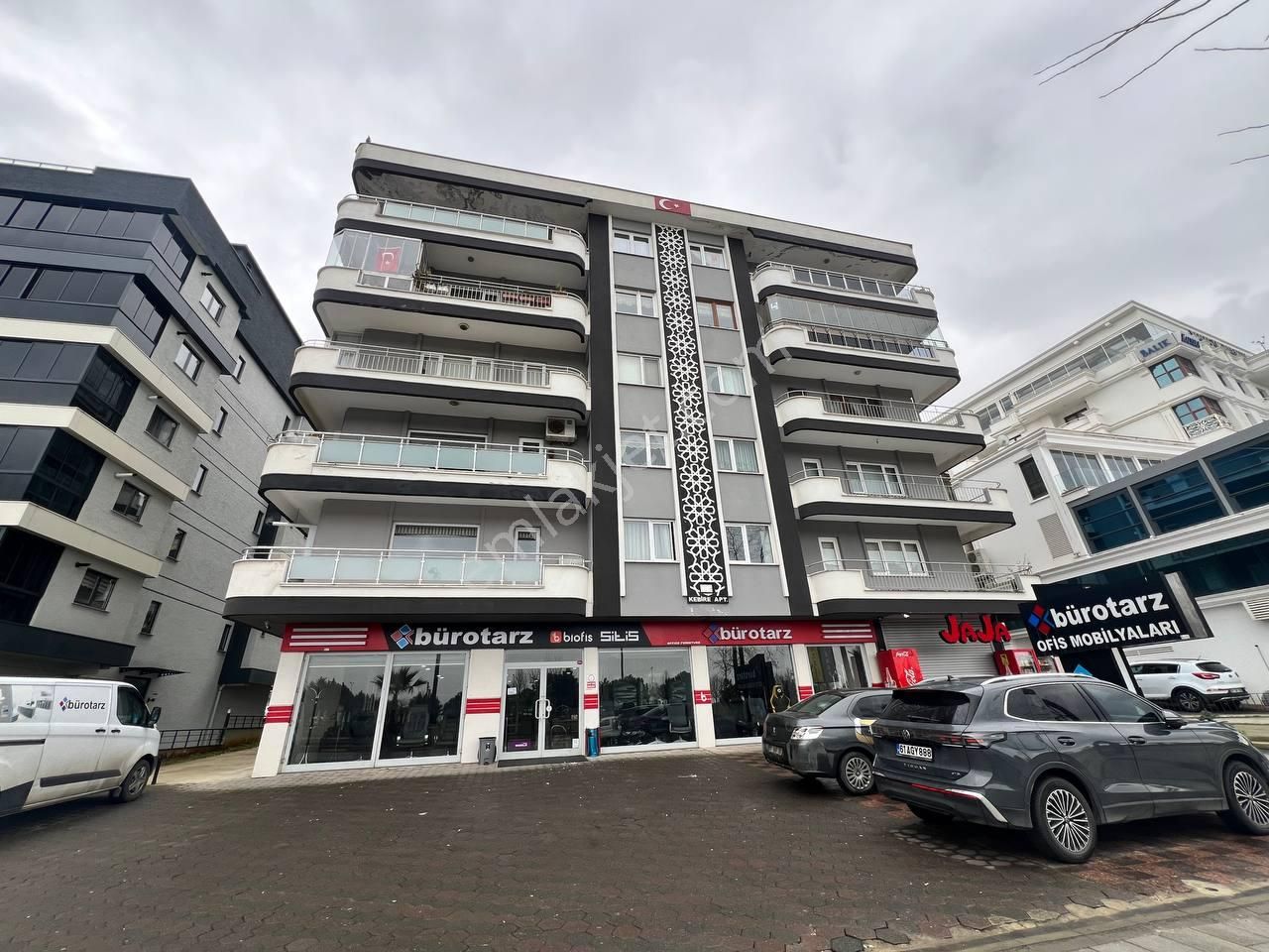 Ortahisar Toklu Kebire Apartmanı'nda 3+1 Satılık Daire