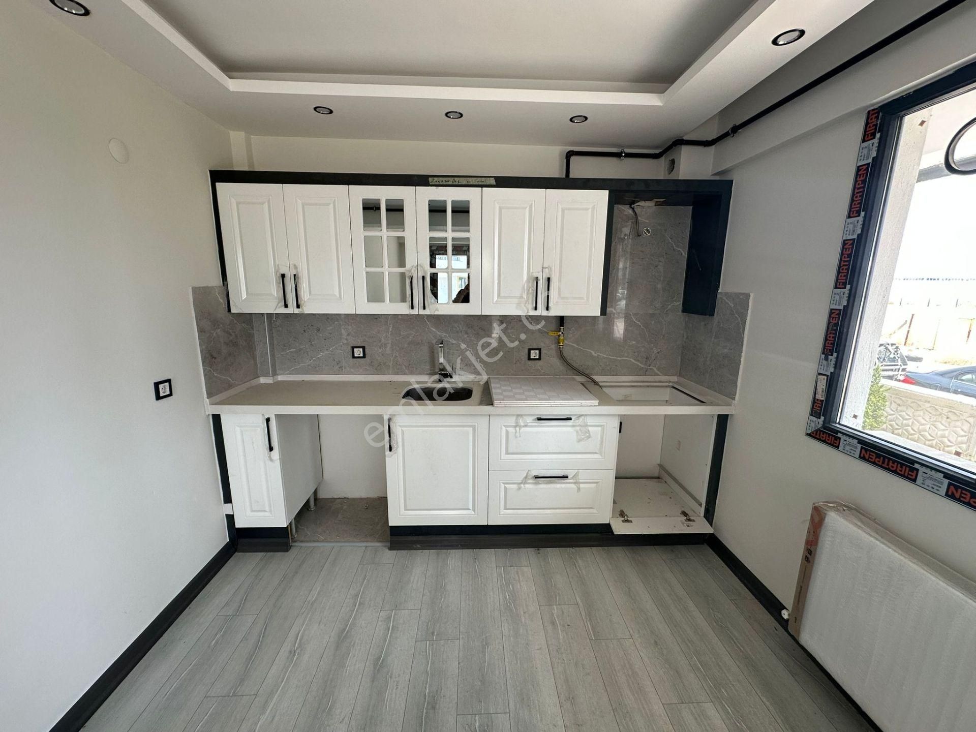 Zeki Emlak'tan Manisa Muradiye'de Satılık 1+1 Sıfır Yüksek Giriş Daire