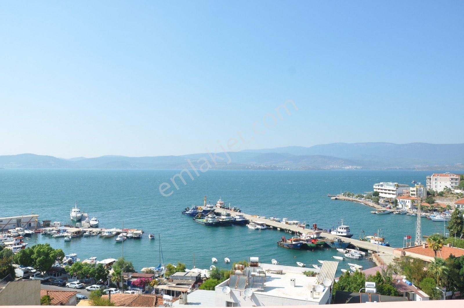 Vizyon Gayrimenkul'den Muğla Milas Güllük'te Satılık 3 Katlı Bina