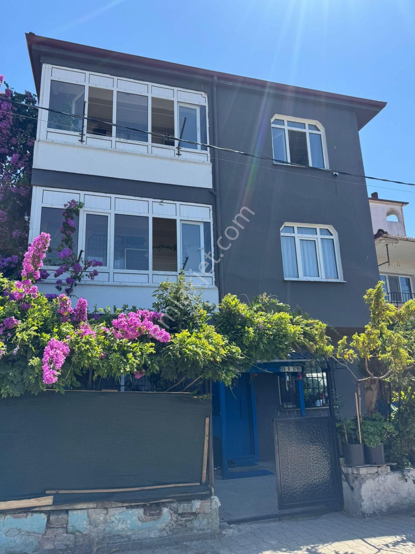 Merkez Fevzi Çakmak Mh.de (bayraktepe) Arsa Tapulu 3 Katlı Binada 3 Adet Satılık Daire