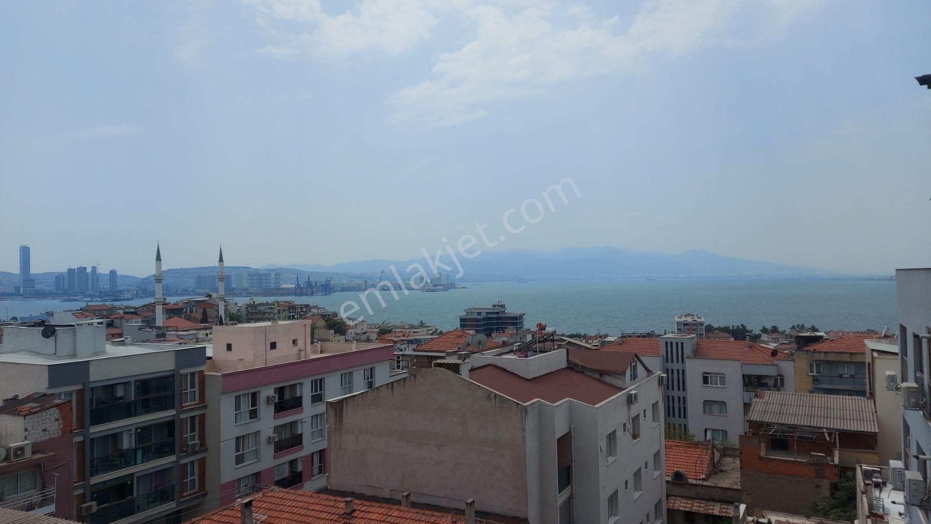 Bayraklı Çiçek Mahallesinde Deniz Manzaralı Sıfır 2+1 Kiralık Daire