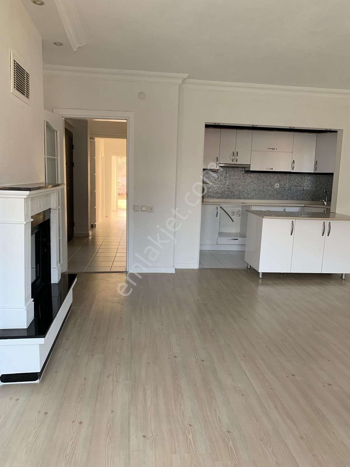 Ulaşımı Kolay, Şömineli, Ebeveyn Banyolu Geniş 3+1 Kiralık Daire