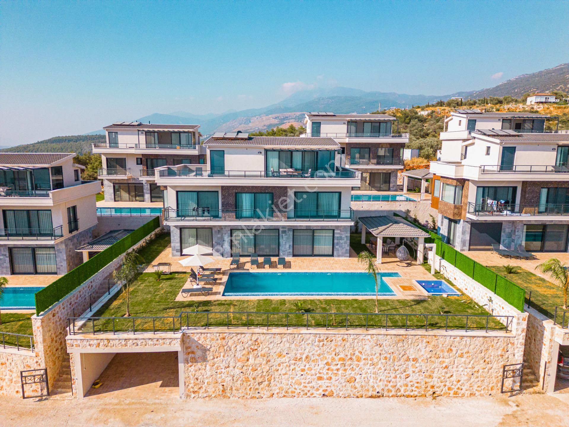 Kalkan Da Satılık Full Deniz Manzaralı Lüks 4+1 Villalar