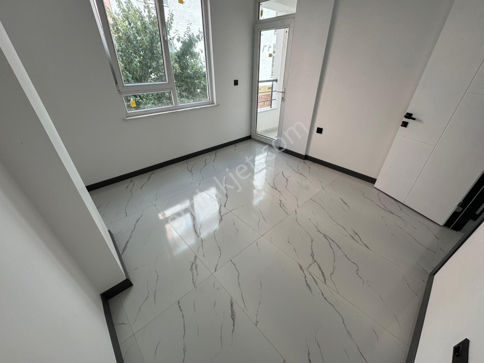 Tunalı Mah. Sakarya2 Cad. Yakını 2+0 Daire/ Si-11