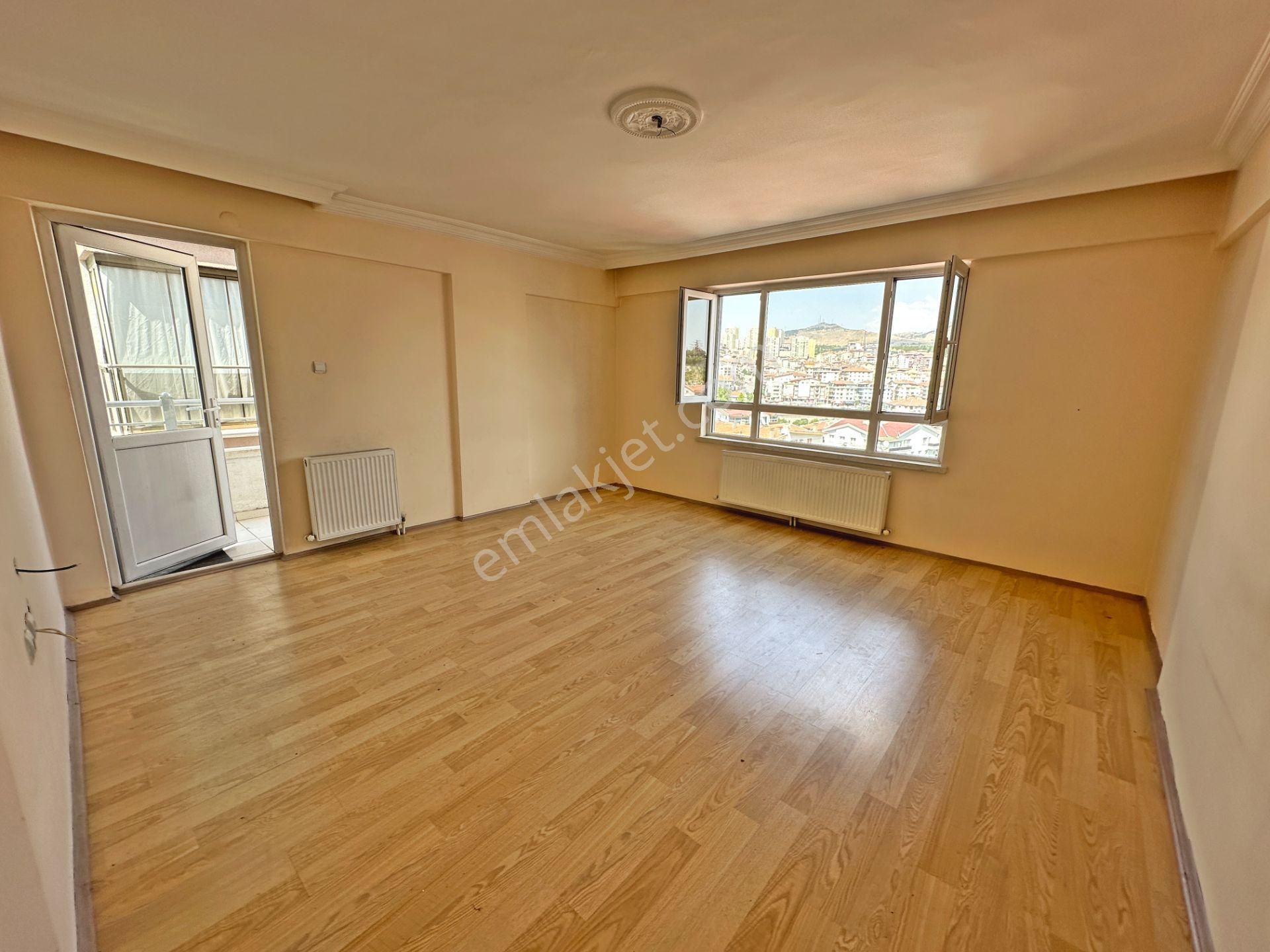 Çağlayan Mahallesinde Ara Katta Asansörlü Önü Açık 3+1 Kiralık Daire