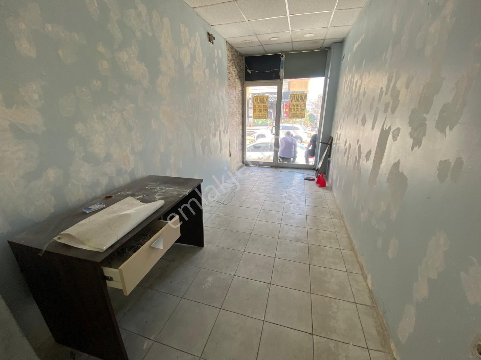 Pendik Güzelyalı Merkezde Kiralık Ana Cadde Üstünde 50m2 Ofis-dükkan