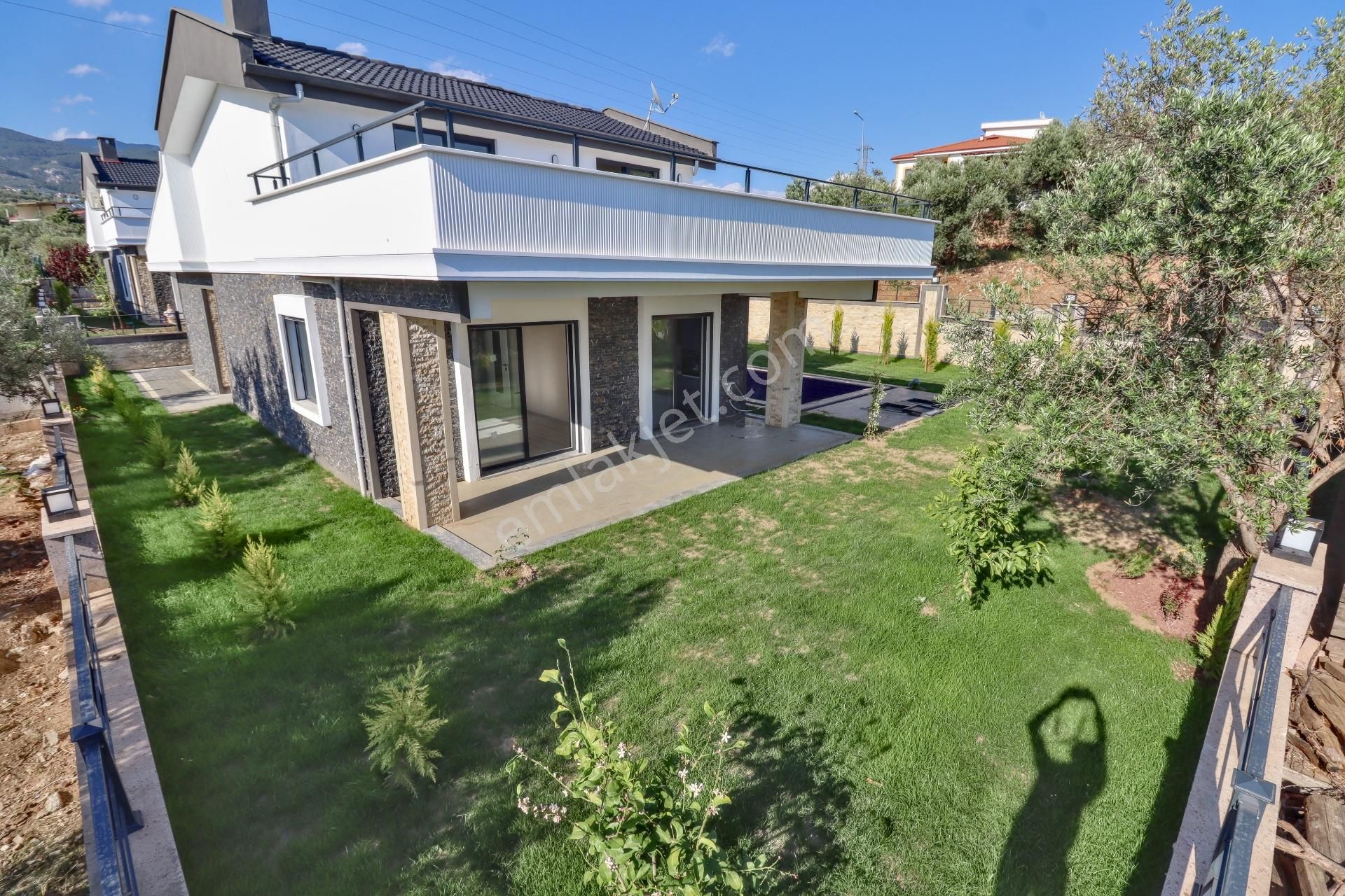 Altınoluk'ta 600 M2 Arsa İçinde Özel Havuzlu Villa