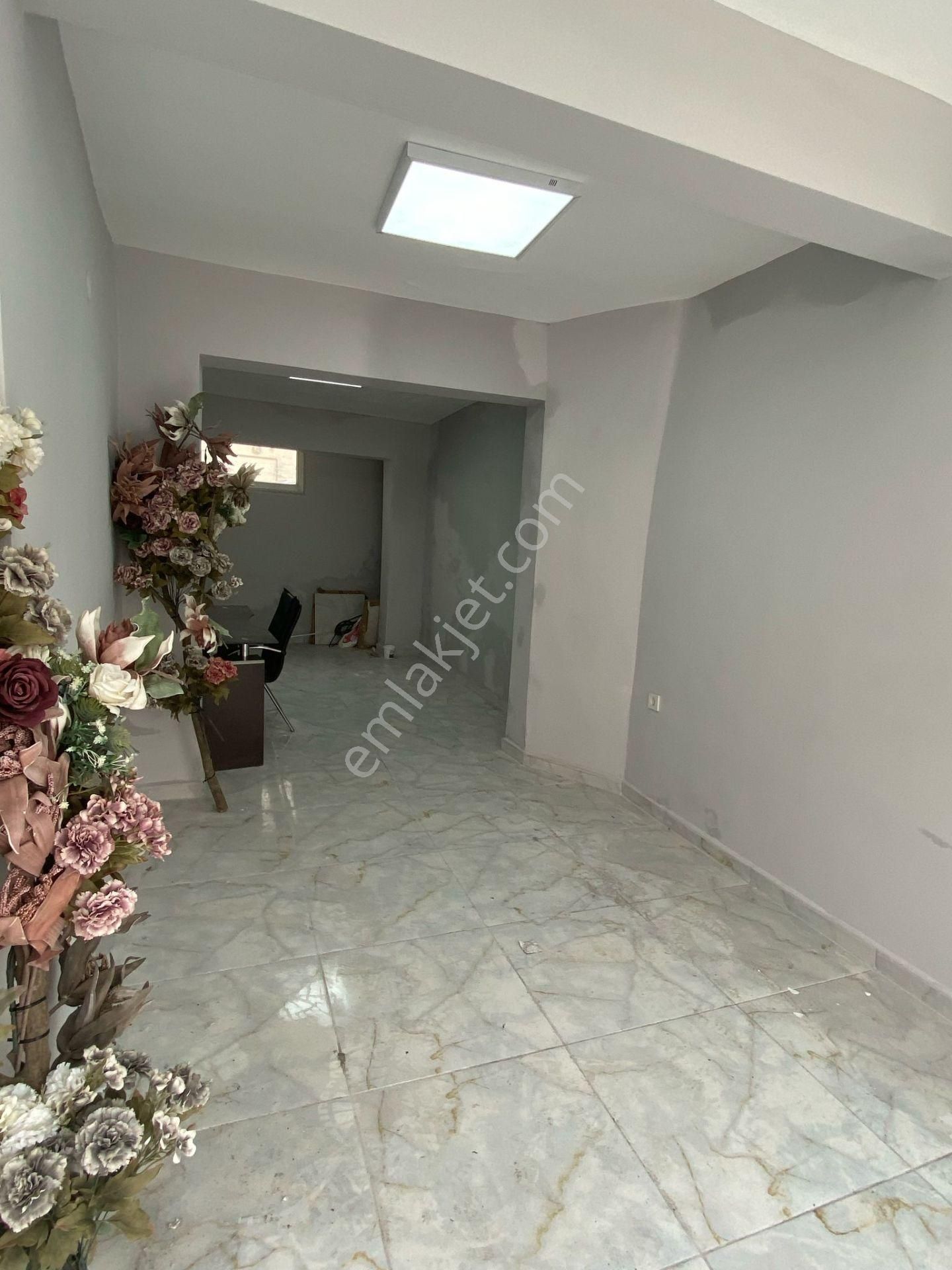 Gaziosmanpaşa Merkez Mahallesinde Kaymakamlığın Yanında Düz Giriş 60m2 Kiralık Dükkan