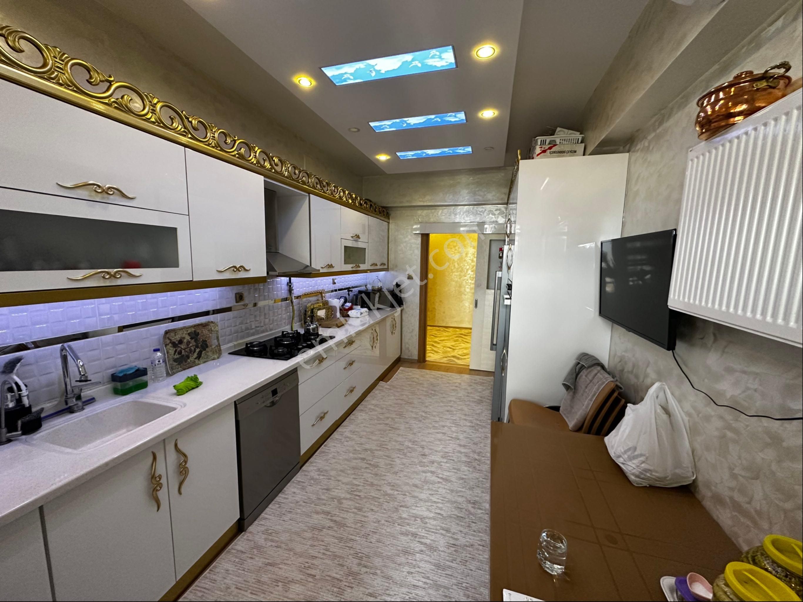 Şahintepe Mahallesinde Ultra Lüx 3+1 Geniş Satılık Daire