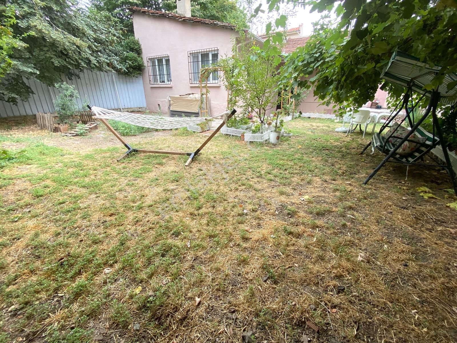 Tophane Devlet Hastanesi Arkasında Bahçeli Müstakil Ev (288m²) - Görsel 21