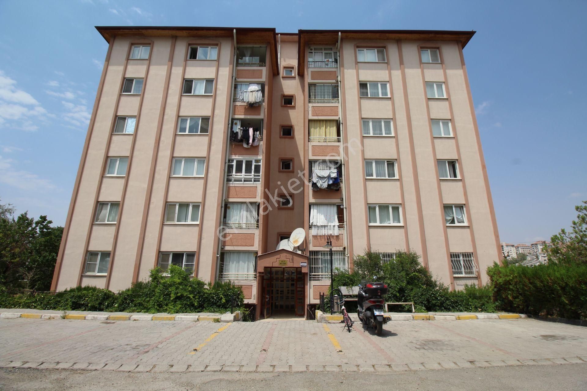 Aksaray Cumhuriyet Mahallesi Yeşilkent Sitesdinde 3+1 Fırsat Daire