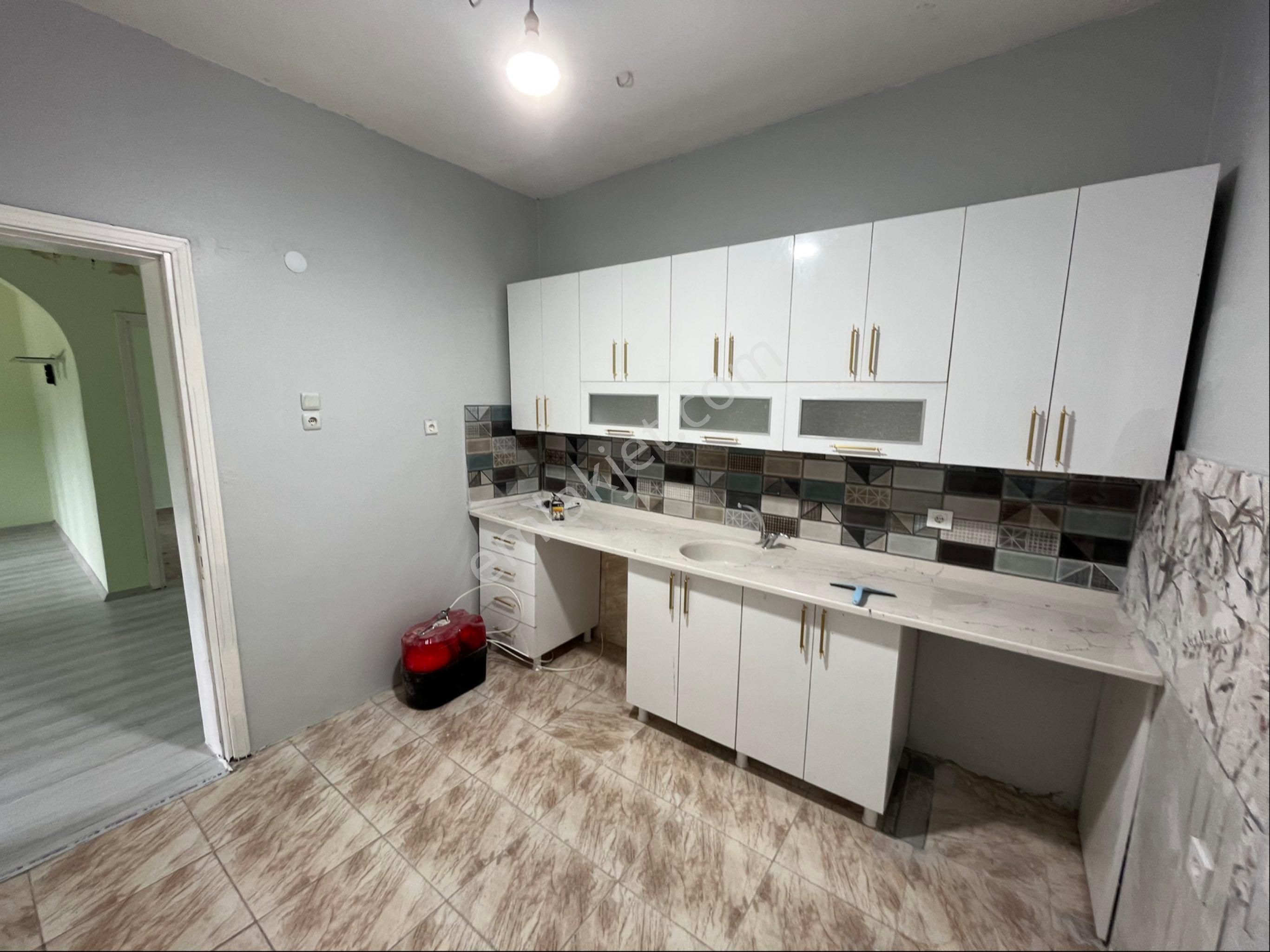 İz'den Mithatpaşada İçerisi Komple Yeniden Yapılmış 2+1 Daire - Görsel 2