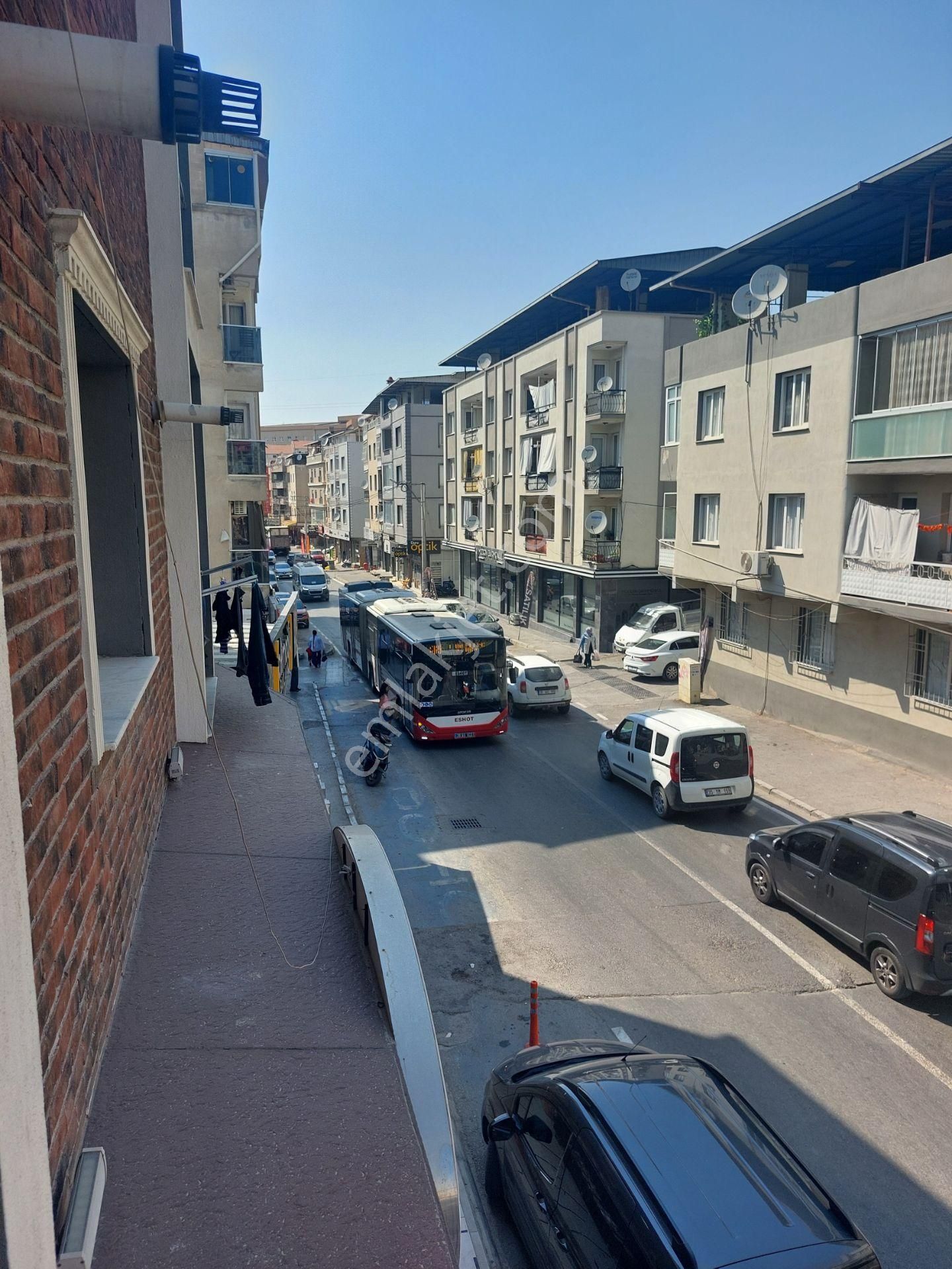 Cadde Üzeri Asansörlü Arakat Doğalgazlı Çift Cephe Geniş 1+1 - Görsel 25