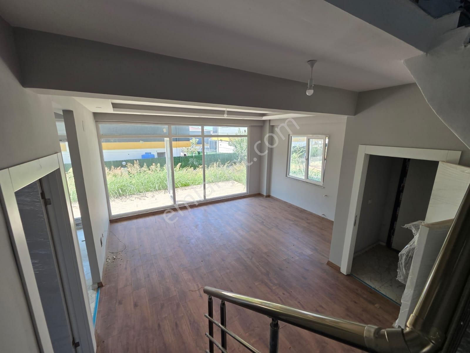 Haydar Emlaktan Yenicede Denize Sıfırhavuzlu Sitede Müstakil Dubleks Villa - Görsel 9